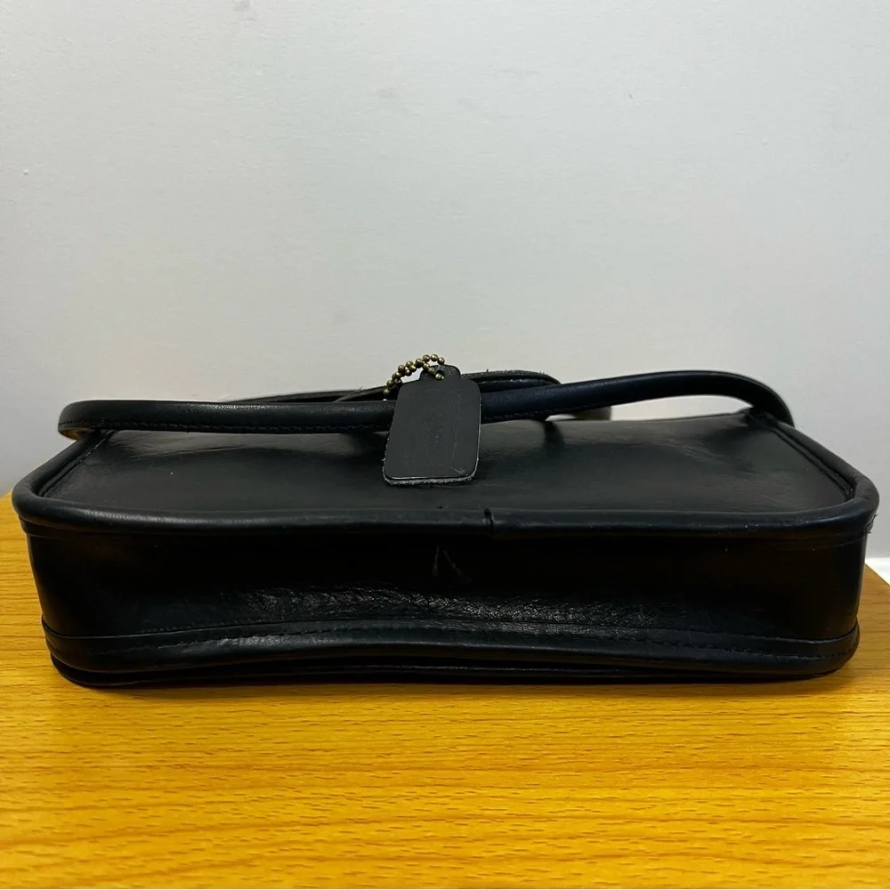 COACH | Vintage Dinky Crossbody (1980s)